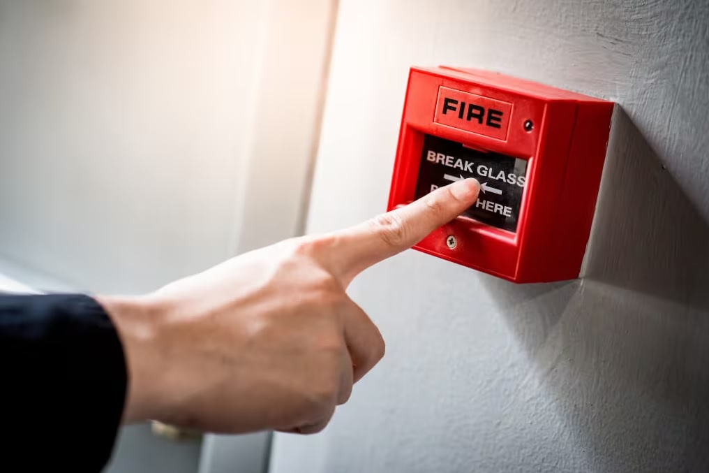 Fire alarm call point and control panel