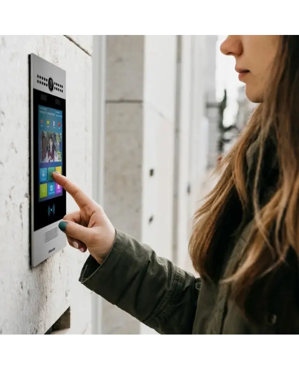 Video intercom door entry panel